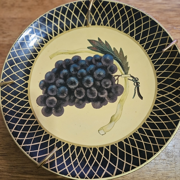 Collectible Fruit Plates by Raymond Waites Designed for Toyo Trading Company - Picture 3 of 6